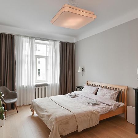 Modern 2-Bdrm Centre Apartment ريغا المظهر الخارجي الصورة